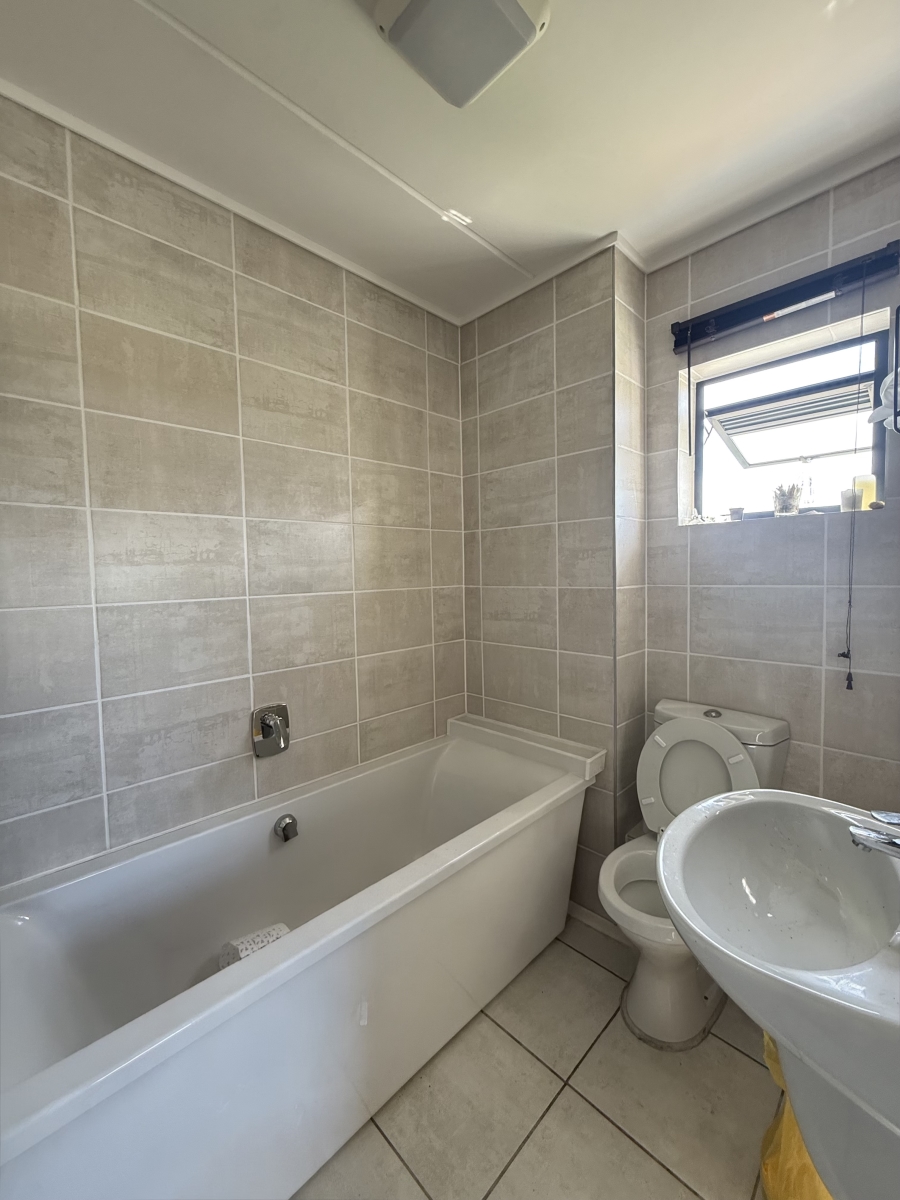2 Bedroom Property for Sale in Admirals Park Western Cape